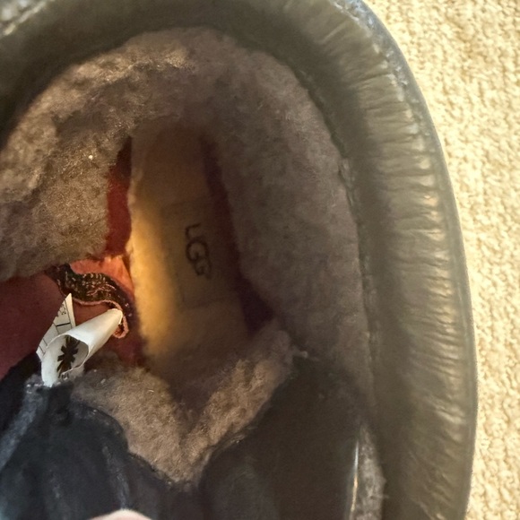 UGG Women's KeseyWaterproof Boot Black Excellent Used Condition Size 7 US - Picture 13 of 13